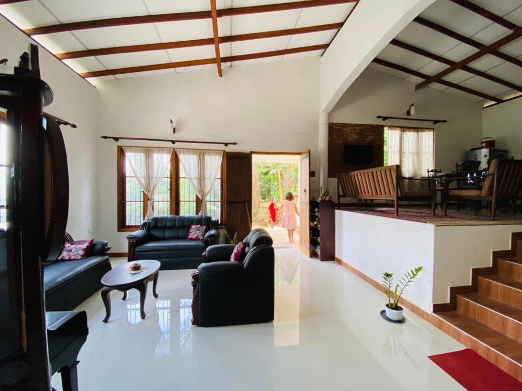 Pearl'S Homestay Matale Exterior photo